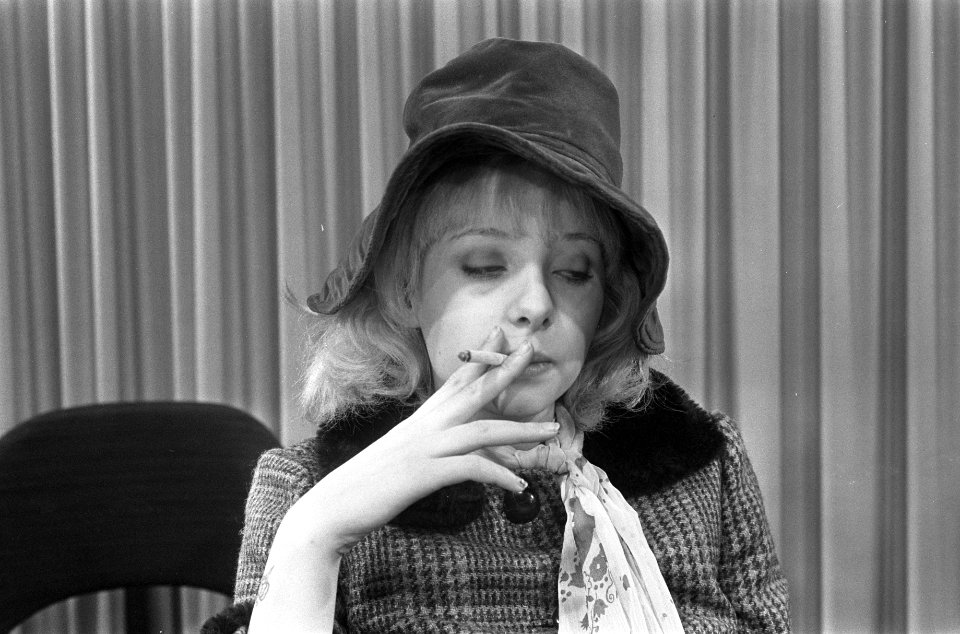 Genevieve Waite (filmster) op Schiphol, kop, Bestanddeelnr 922-0021