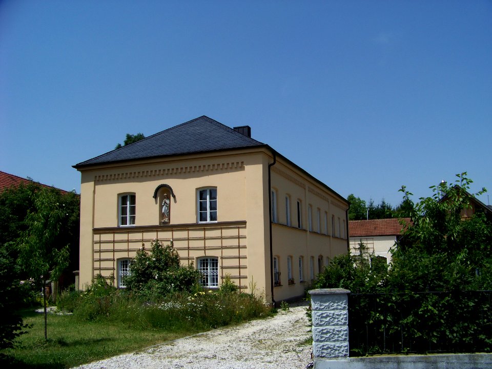 Geltolfing-Kirchweg-8-Pfarrhaus