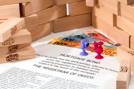 Estate agent savings mortgage contract