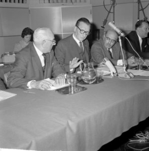Gelukstelegram van de Avro voor Willem Vogt tot benoeming lid van verdienste , t, Bestanddeelnr 915-1940