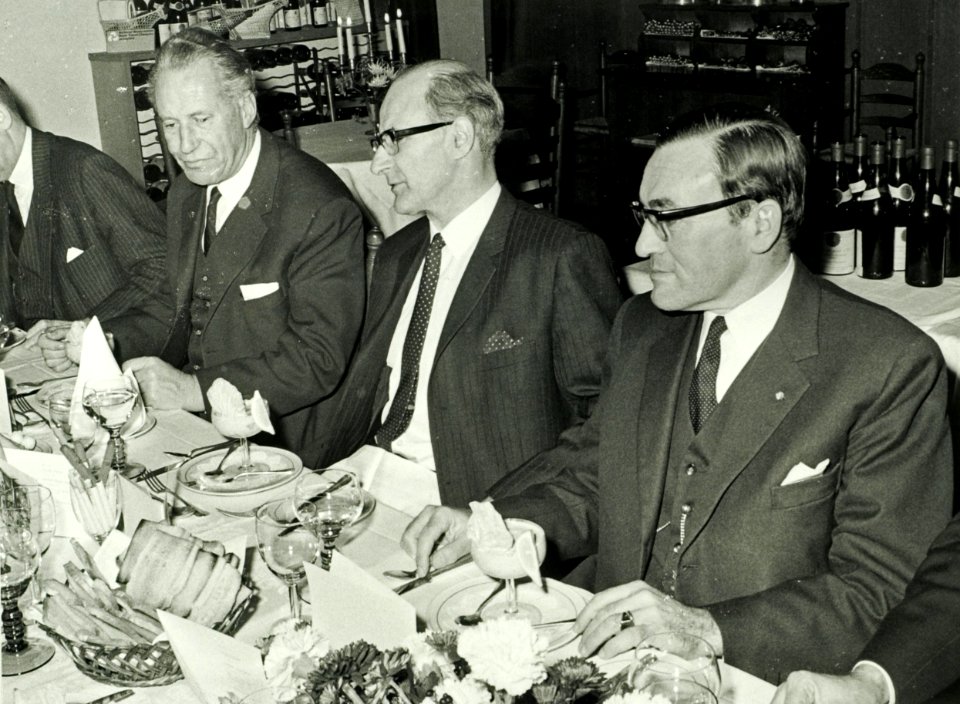 Geluk, Wethouder Schut, Minister de Gou, Burgemeester, NL-HlmNHA 5400463558