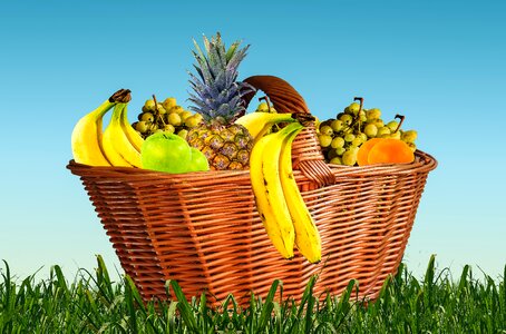 Eat food pineapple