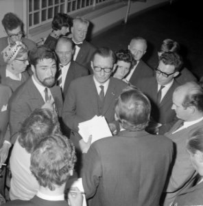 Gelukstelegram van de Avro voor Willem Vogt tot benoeming lid van verdienste , t, Bestanddeelnr 915-1941