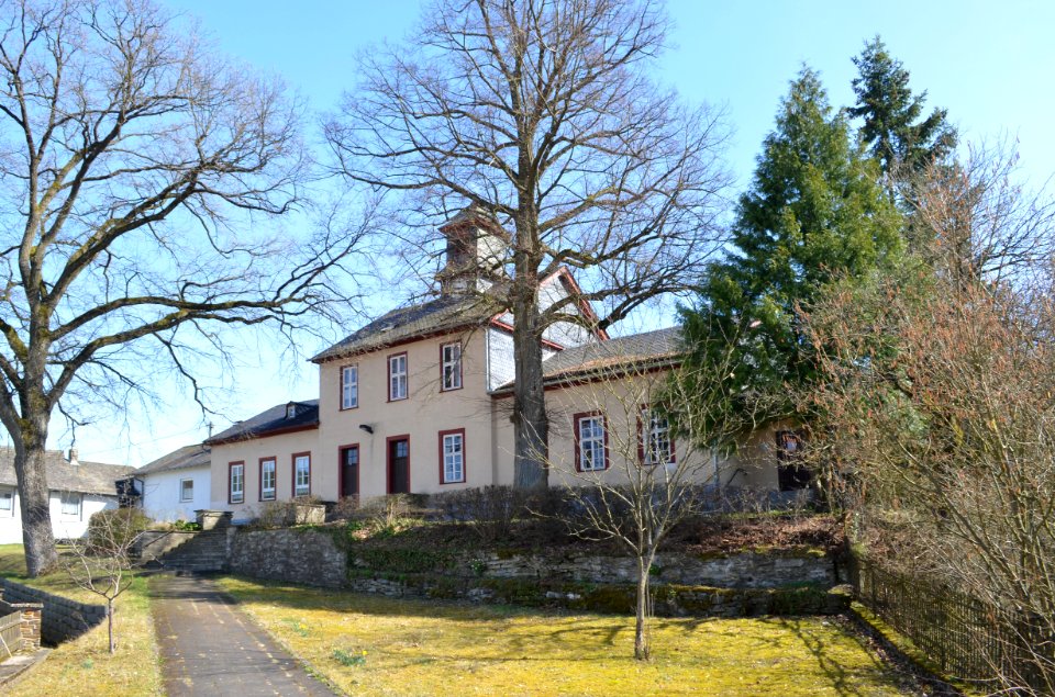 Gemünden, Kirche und Schule