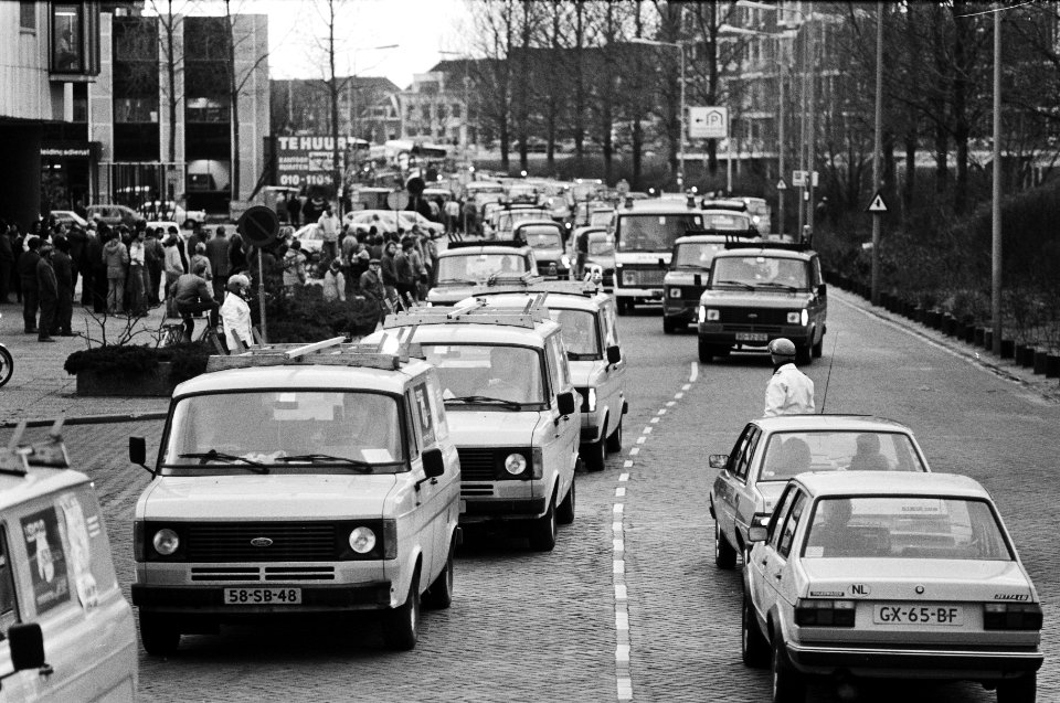 Gemeenteauto's onderweg, Bestanddeelnr 932-4520