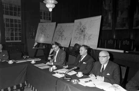 Gemeente Amsterdam gaf persconferentie over plan Jokinen, v.l.n.r. Burgemeester , Bestanddeelnr 920-9208