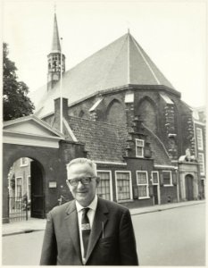 Gemeente-archivaris N.M.Japikse voor het Gemeente-archief in de Jansstraat. NL-HlmNHA 54011767