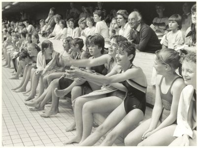 Gemeentelijke Zweminrichting De Planeet. Schoolzwemmen. NL-HlmNHA 54022989
