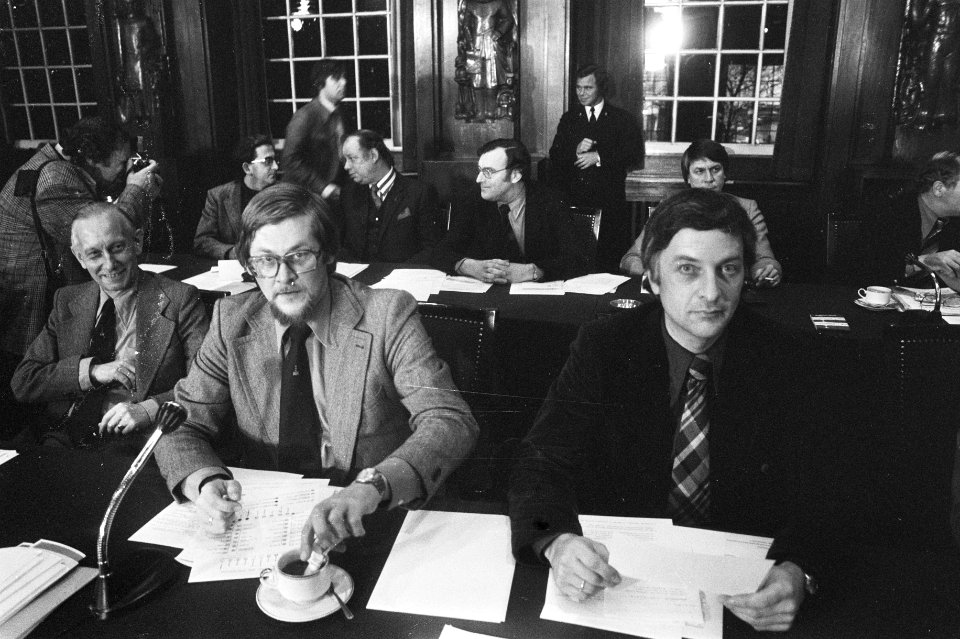 Gemeenteraad Amsterdam vervanging wethouders Heerma en Van der Eyden (vooraan), Bestanddeelnr 928-3739
