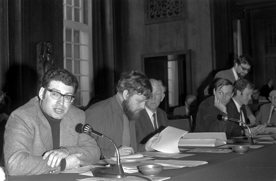Gemeenteraad Amsterdam behandelt Schiphol en volkstelling, Bestanddeelnr 924-2357
