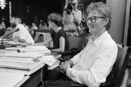 Gemeenteraad Amsterdam vergadert over rapport commissie Herweijer stadhuismuzie, Bestanddeelnr 934-2792
