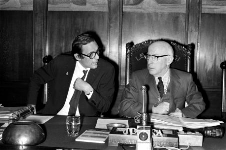 Gemeenteraad Amsterdam wethouder Lammers (l) en burgemeester Samkalden, Bestanddeelnr 927-8753