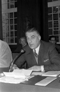 Gemeenteraad Amsterdam behandelt Schiphol en volkstelling Arnold Martini, Bestanddeelnr 924-2355