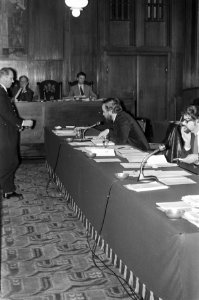 Gemeenteraad Amsterdam, koopavond, Visser (Kabouter) aan het woord, Bestanddeelnr 925-2570
