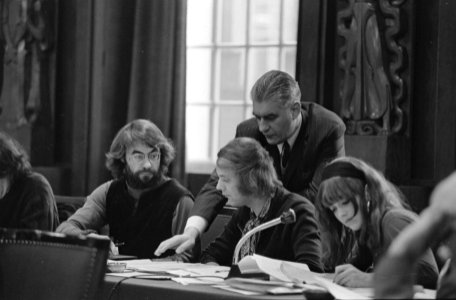 Gemeenteraad Amsterdam behandelt Schiphol en volkstelling Arnold Martini (D66) , Bestanddeelnr 924-2354