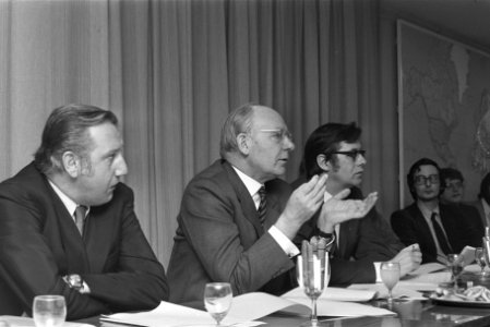 Gemeenschappelijk ontwerpregeringsprogramma PvdA, D66, PPR toelichting in Nieuw, Bestanddeelnr 924-2991