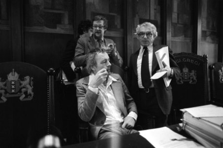 Gemeenteraad Amsterdam begroting 1980 vlnr wethoude Sinnige, Heerma en bur, Bestanddeelnr 930-7296