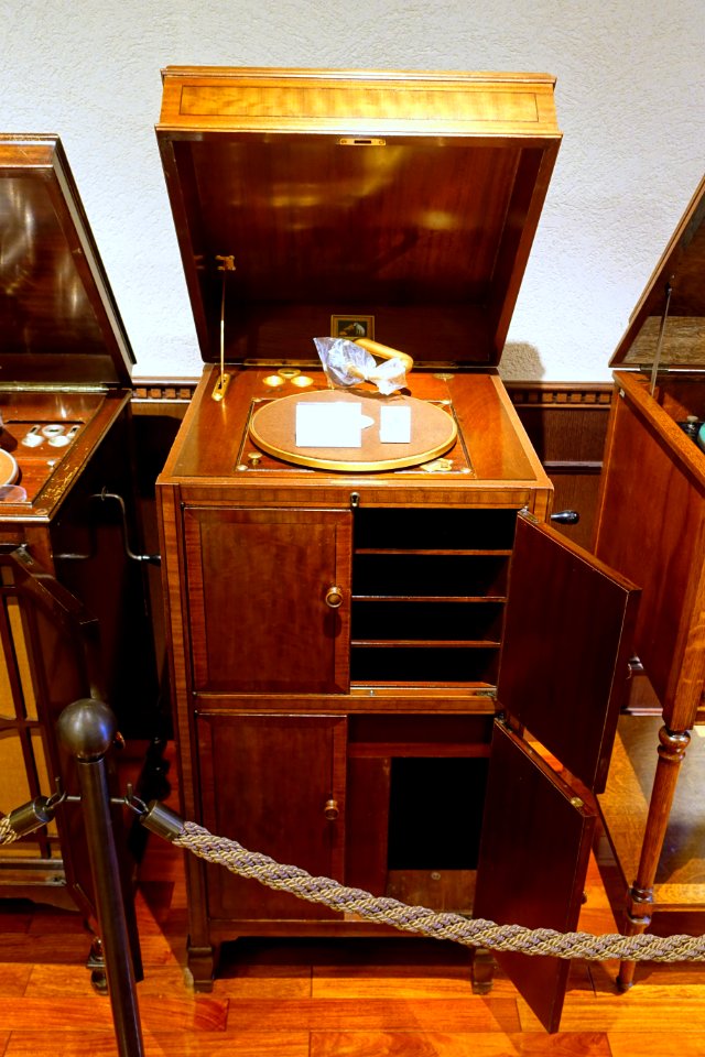 H.M.V., The Gramophone Co., UK, undated - Kanazawa Phonograph Museum - Kanazawa, Japan - DSC01058