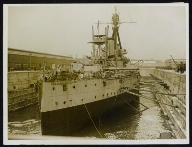H.M.S. Dreadnought in dry dock, Bestanddeelnr 158-0546