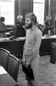 Gemeenteraad Amsterdam vergadert Joop Peters , gemeenteraadslid Kabouters, gein, Bestanddeelnr 923-8483