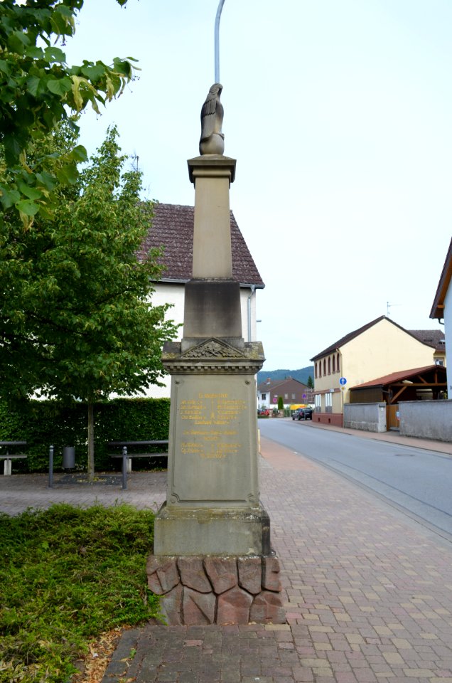 Hähnlein, Gernsheimer Straße, Kriegerdenkmal (2)