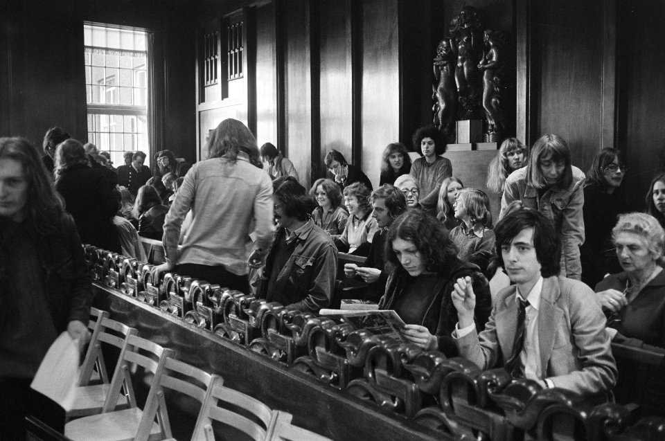 Gemeenteraad Amsterdam (oa aanslag metro) drukte op publieke tribune, Bestanddeelnr 927-7657