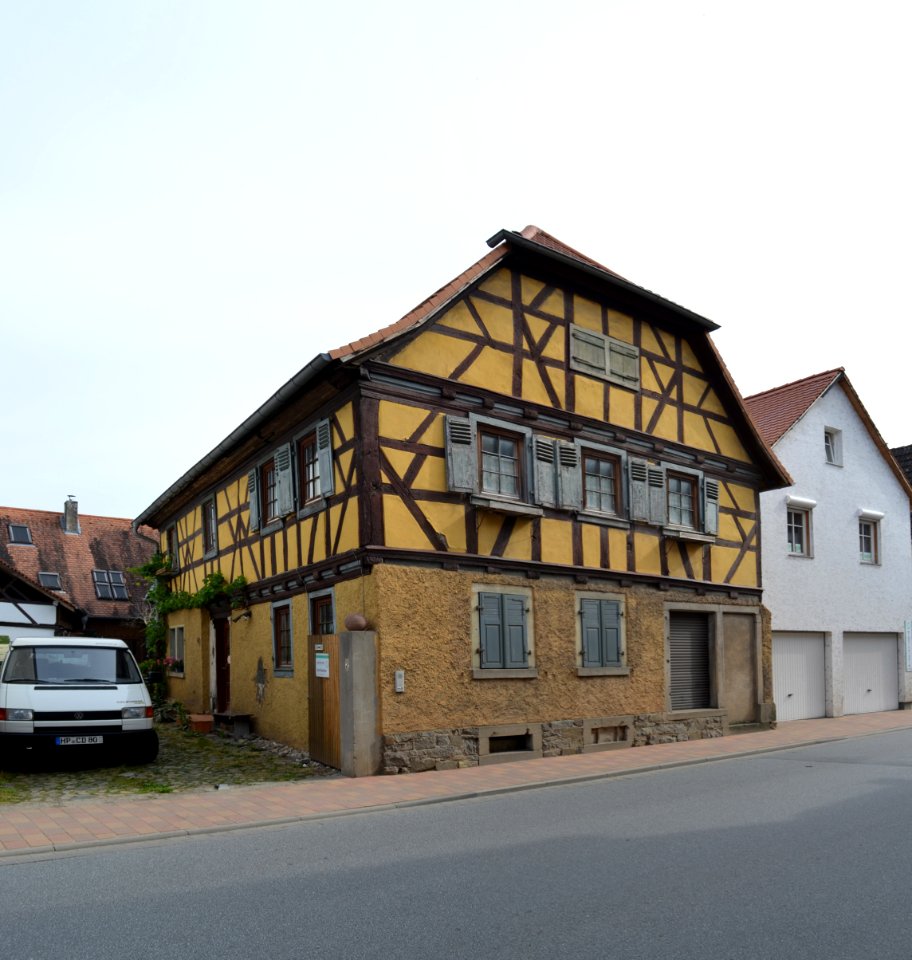 Hähnlein, Gernsheimer Straße 2