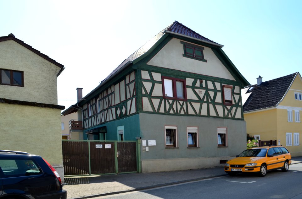 Hähnlein, Georg-Fröba-Straße 44