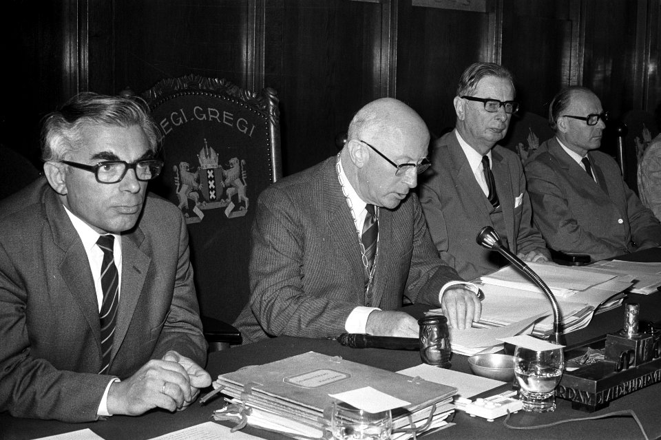 Gemeenteraad Amsterdam, ramp bij chemische fabriek Marbon 20 een minuut stilte, , Bestanddeelnr 924-8080
