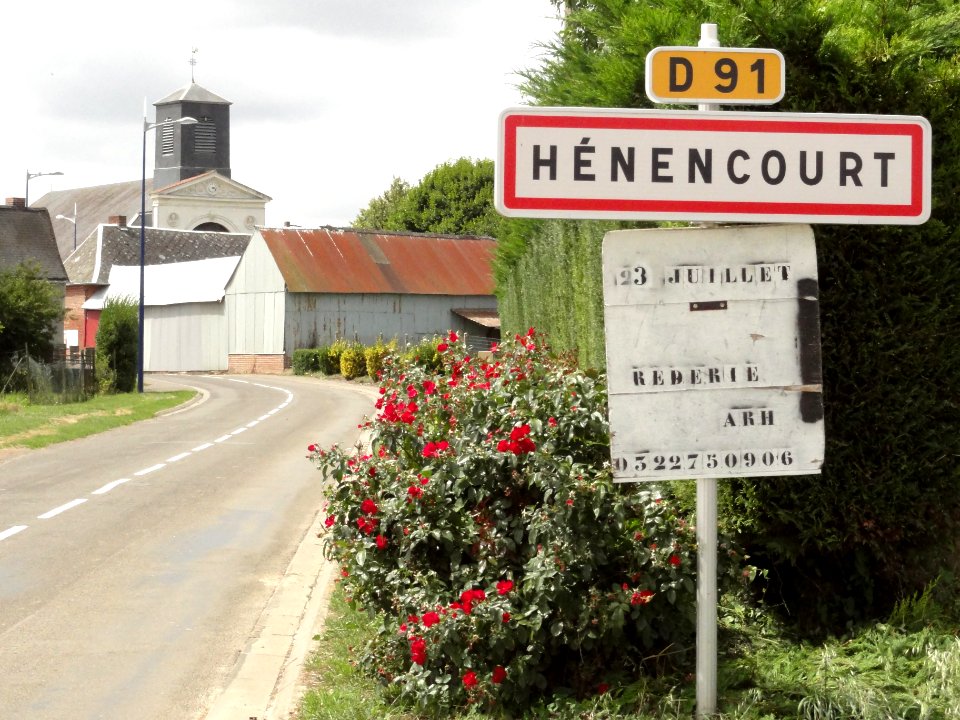 Hénencourt (Somme) panneau d'entrée