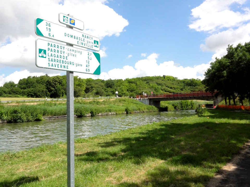 Hénamémil (M-et-M) voie verte du canal de la Marne au Rhin