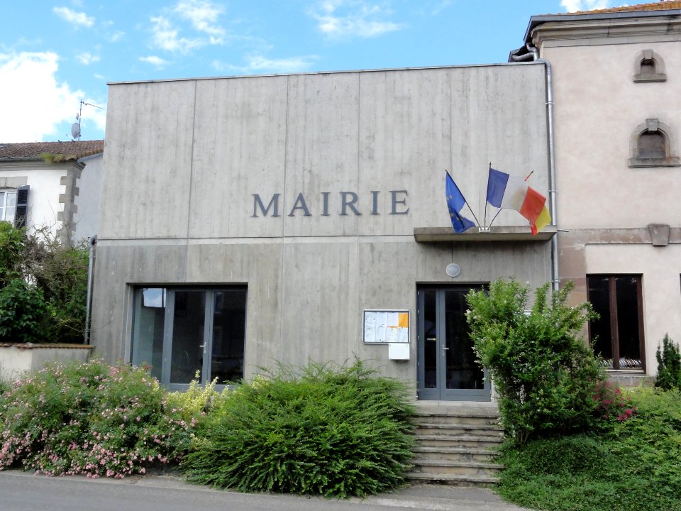 Hénamémil (M-et-M) mairie