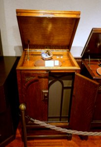 H.M.V., The Gramophone Co., UK, undated - Kanazawa Phonograph Museum - Kanazawa, Japan - DSC01054