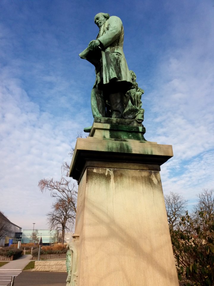Hôpital de la Croix-Rousse - Statue de Clément Livet, profil