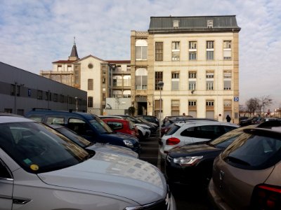 Hôpital de la Croix-Rousse - Bâtiments anciens vus depuis le parking