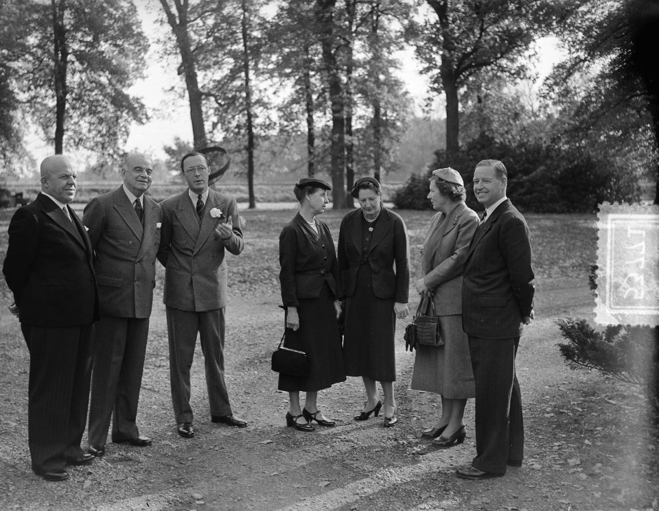 H. M. ontvangt Lord Ismay op Raaphorst te Wassenaar, Bestanddeelnr 905-3771