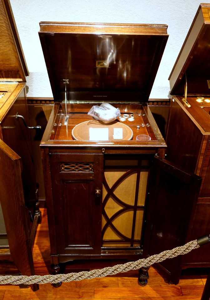 H.M.V., The Gramophone Co., UK, undated - Kanazawa Phonograph Museum - Kanazawa, Japan - DSC01055
