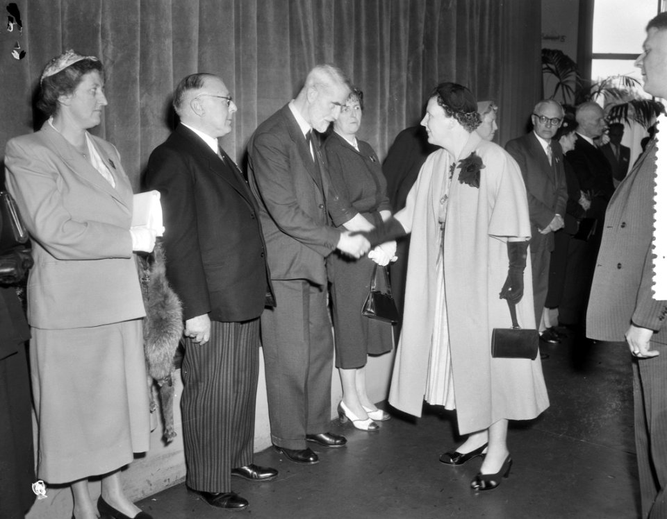 H.M. de Koningin bezoek feestvergadering Nederlandse Bijbelgenootschap Den Haag, Bestanddeelnr 906-5269