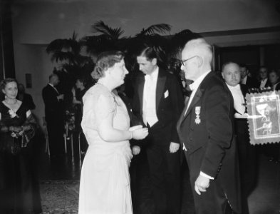 H. M. woonde gala-concert bij door 100 jarige Apollo Mannenzangvereniging in C, Bestanddeelnr 905-7582