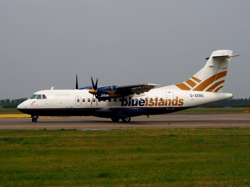 G-ZEBS Blue Islands ATR 42-320 - cn 066 pic4