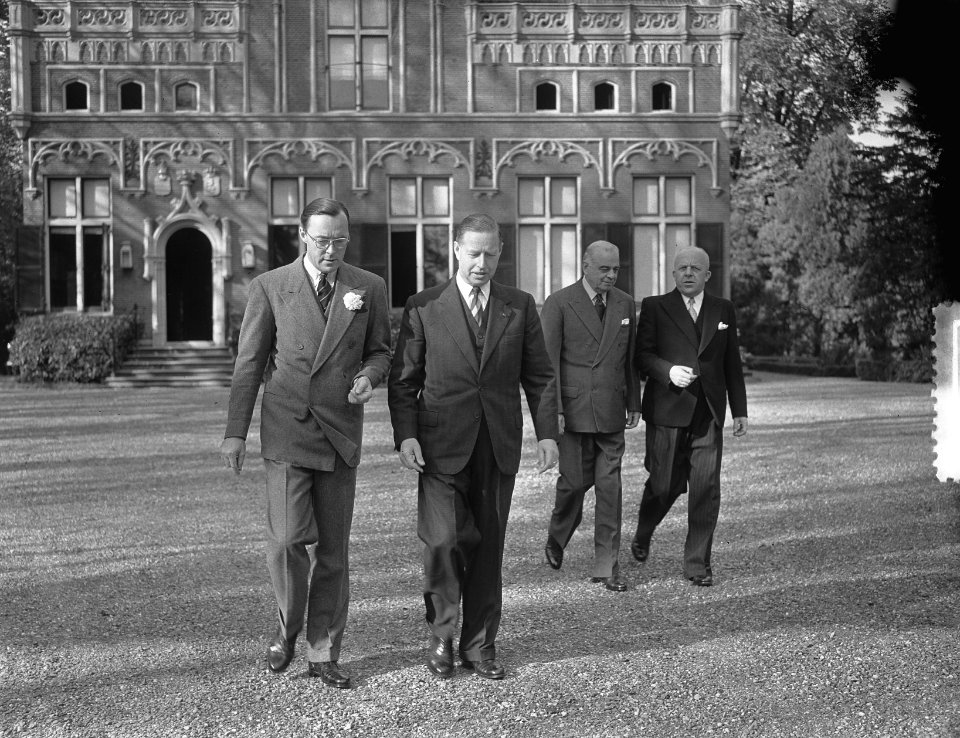 H. M. ontvangt Lord Ismay op Raaphorst te Wassenaar, Bestanddeelnr 905-3776