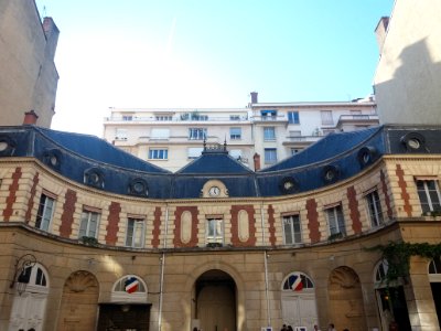 Hôtel du Gouverneur militaire de Lyon - Haut du bâtiment côté rue