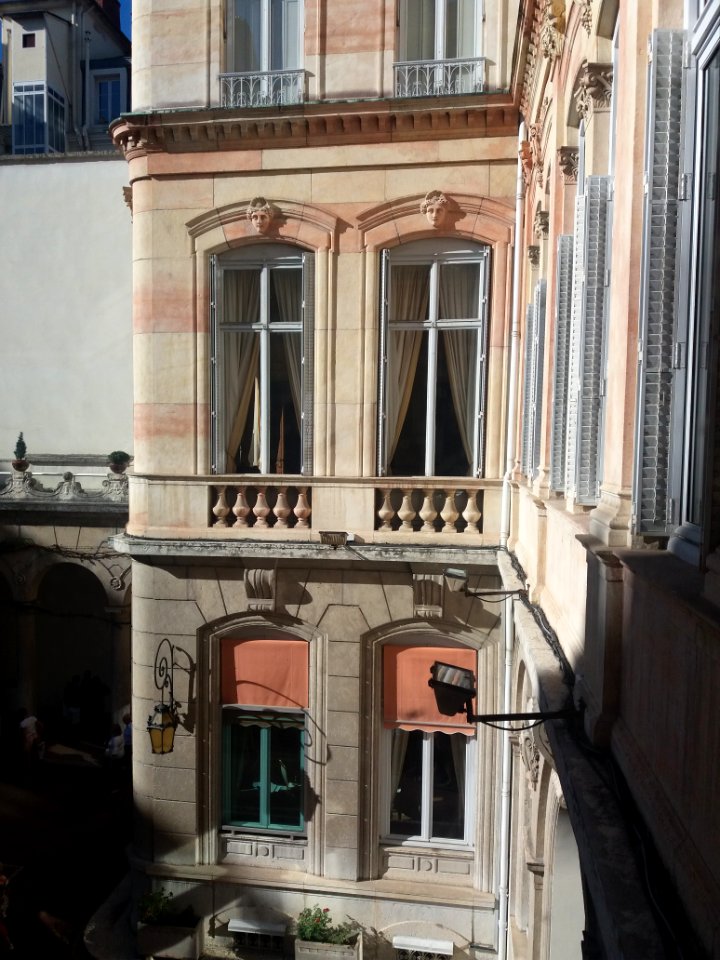 Hôtel du Gouverneur militaire de Lyon - Cour - Bâtiment côté rue - Détail