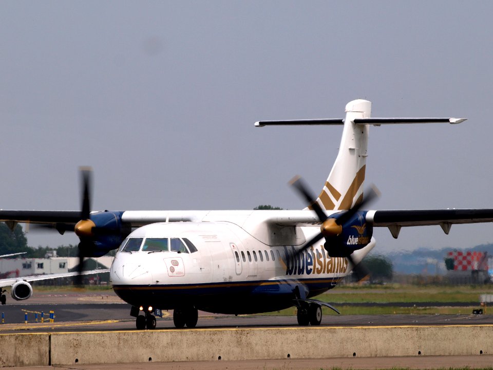 G-ZEBS Blue Islands ATR 42-320 - cn 066 pic3