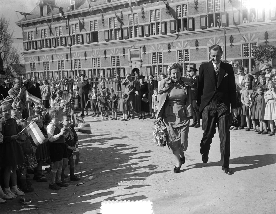 H. M. de Koningin bezoekt Buren Weeshuis, Bestanddeelnr 905-6760