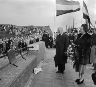 H. M. de Koningin opent tuinstad Slotermeer te Amsterdam, Bestanddeelnr 905-3494