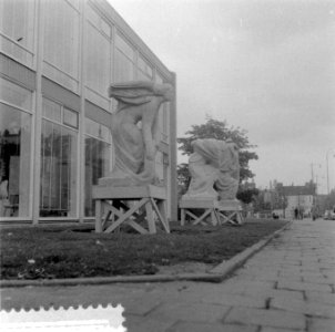 H van Lith voor Gemeentelijk Museum voor Philipsmonument donker, Bestanddeelnr 908-6422
