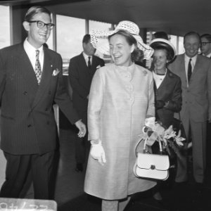 H. K. H. Prinses Margriet en Mr. Van Vollenhoven vertrekken naar het Congres van, Bestanddeelnr 922-7461