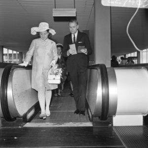 H. K. H. Prinses Margriet en Mr. Van Vollenhoven vertrekken naar het Congres van, Bestanddeelnr 922-7463