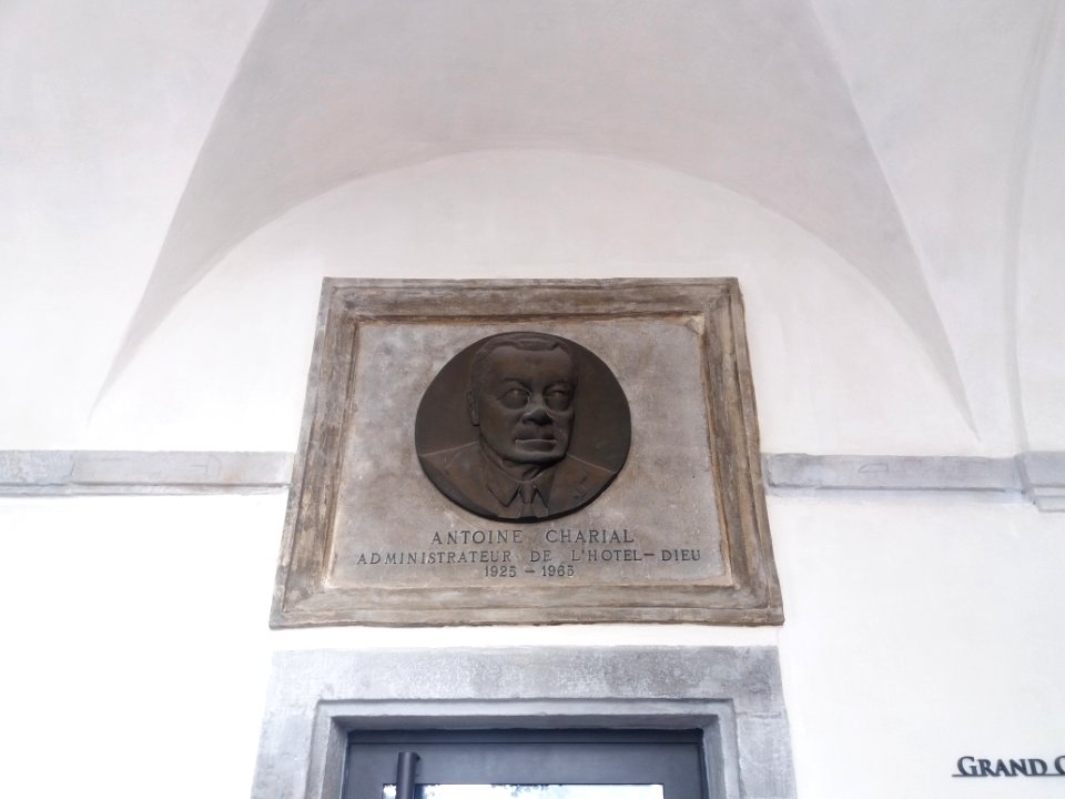 Hôtel-Dieu de Lyon - Cloître, plaque Antoine Charial